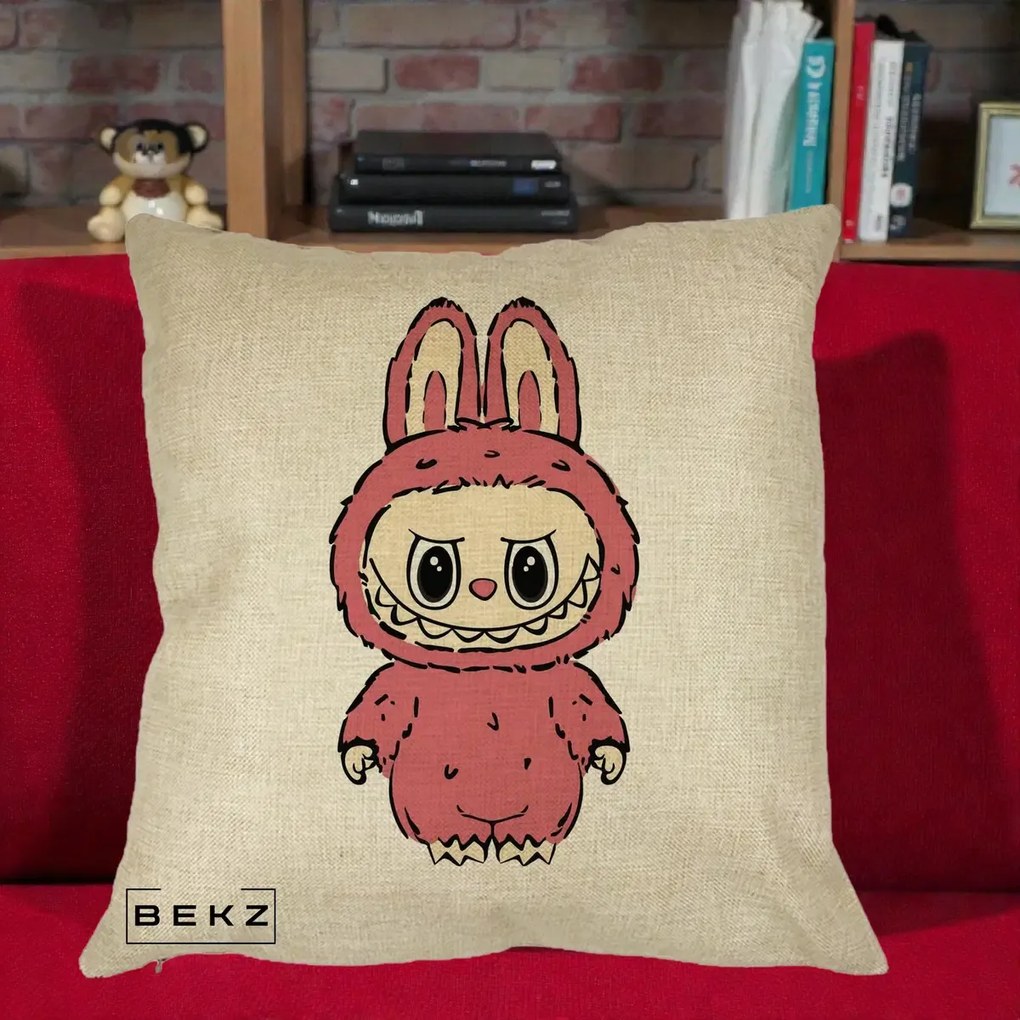 Perna Personalizata Labubu Roz Solo, 40x40 cm, Crem, Husa Detasabila, Perna Inclusa, BEKZ®