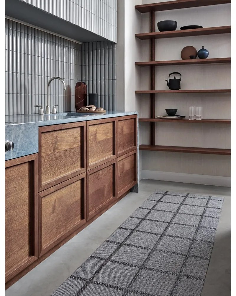 Covor tip traversă pentru interior și exterior gri 70x300 cm Ada Grey – Pappelina