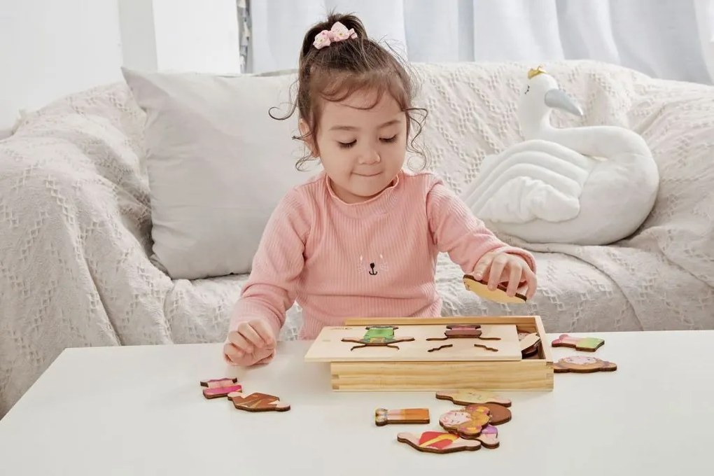 Puzzle din Lemn Teddies - Garderoba pentru fete/baieți