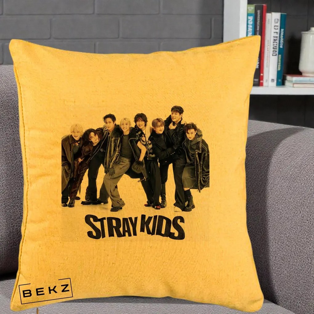 Perna Personalizata K-pop Stray Kids Outfit Negru, 40x40 cm, Galben, Husa Detasabila, Perna Inclusa, BEKZ®