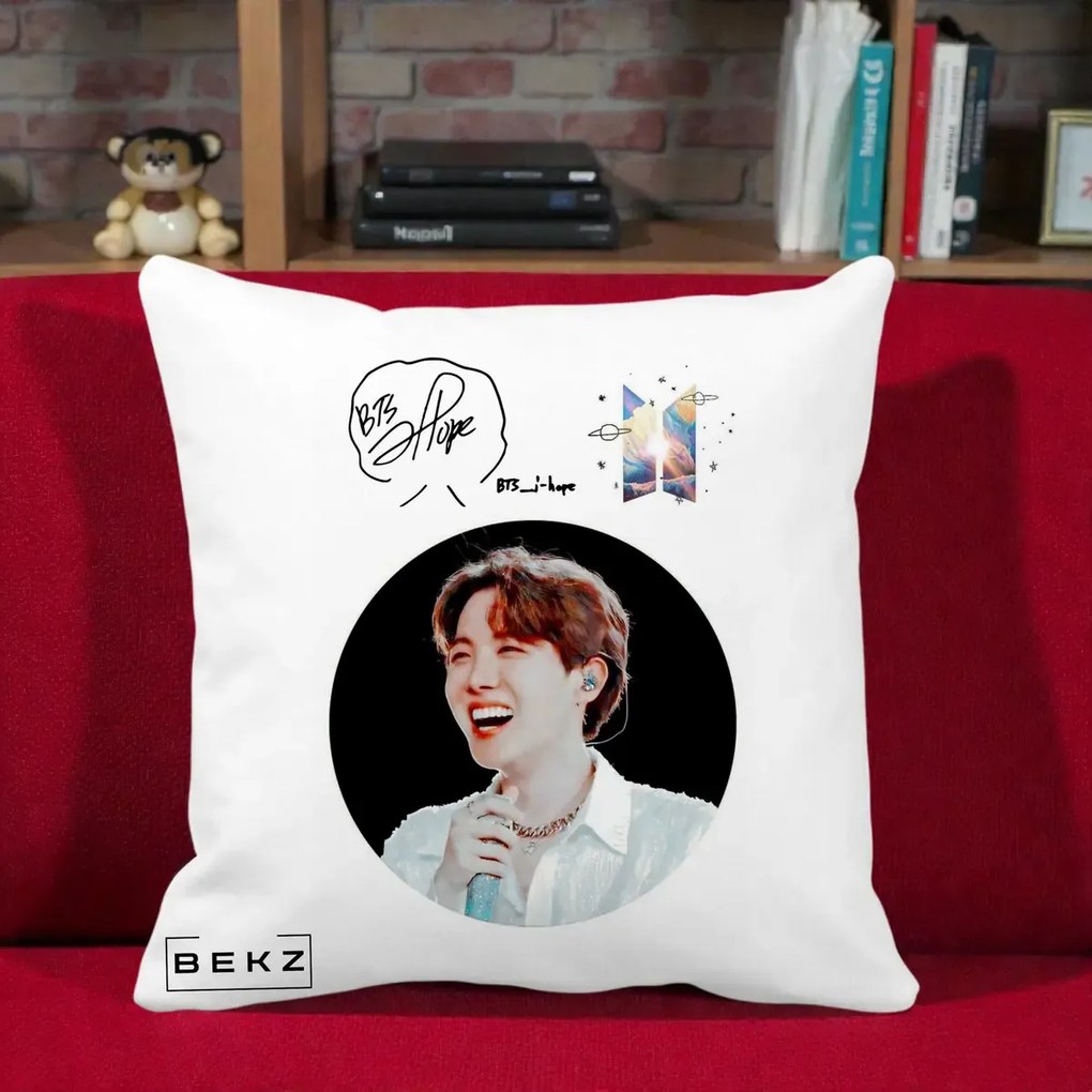 Perna Personalizata K-pop BTS J-Hope Portret cu Autograf, 40x40 cm, Alba Mata, Husa Detasabila, Perna Inclusa, BEKZ®