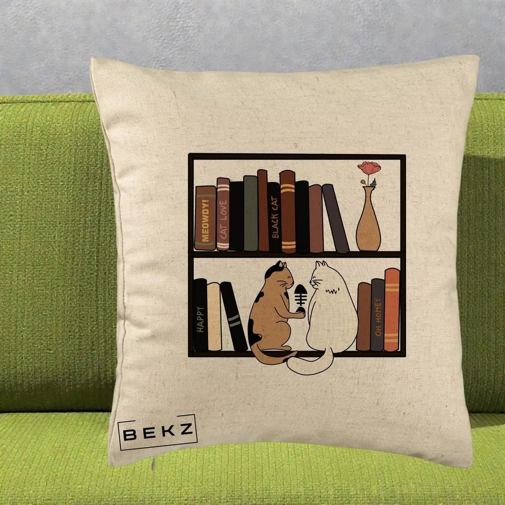 Perna Personalizata Pisici si Carti pe Raft, 40x40 cm, Bej, Husa Detasabila, Perna Inclusa, BEKZ®