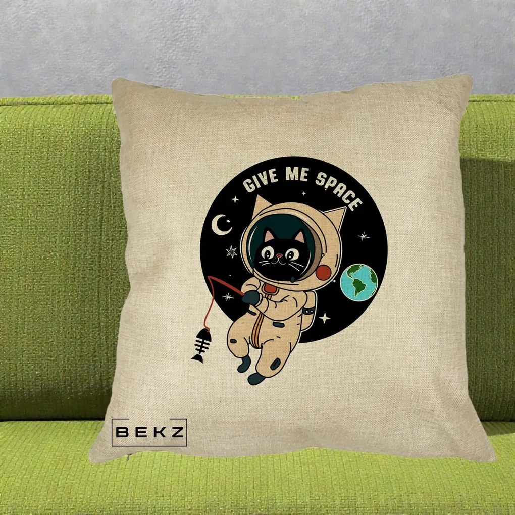 Perna Decorativa Give Me Space Pisica Astronaut, 40x40 cm, Crem, Husa Detasabila, Perna Inclusa, BEKZ®