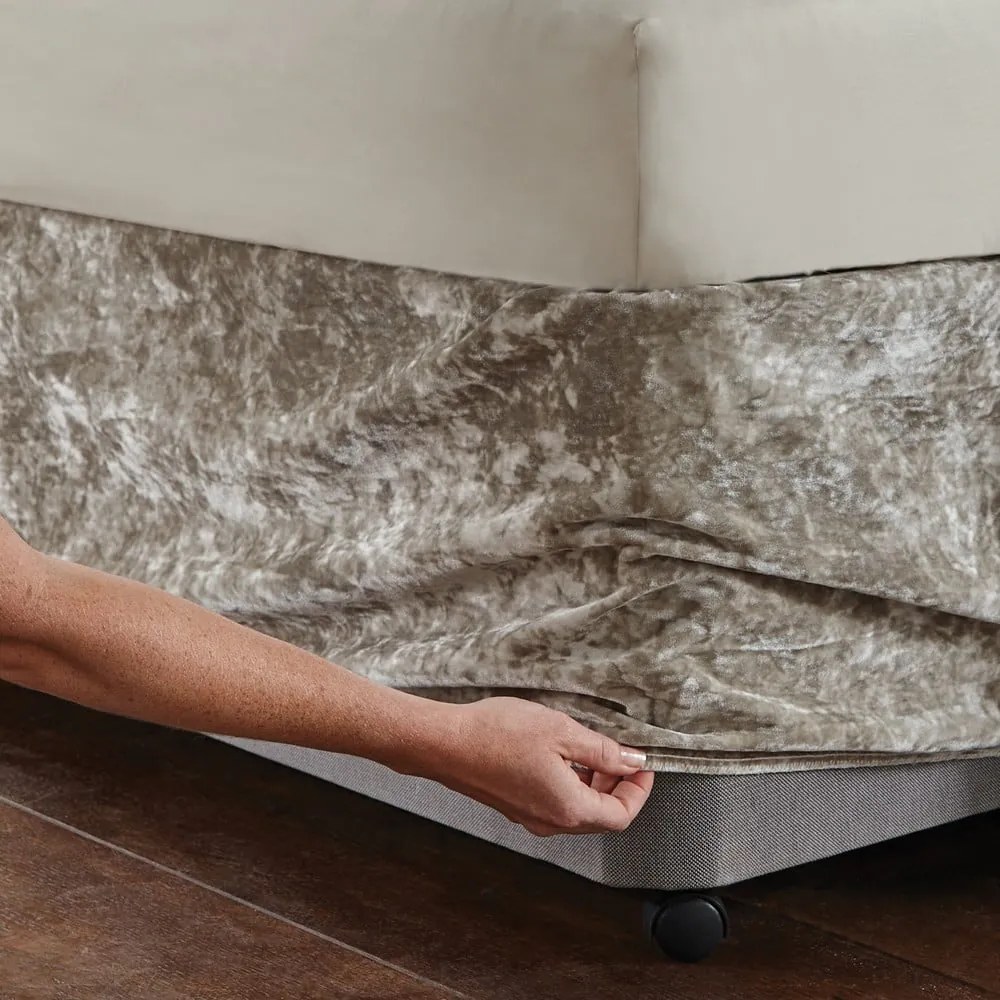 Husă pentru cadru de pat bej din catifea cu elastic 152x198 cm Crushed Velvet – Catherine Lansfield