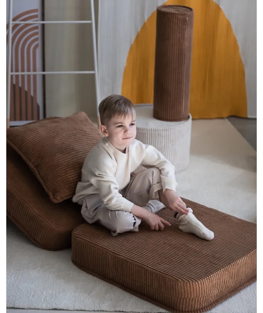 Fotoliu de copii maro cu tapițerie din catifea reiată Flip – Wigiwama