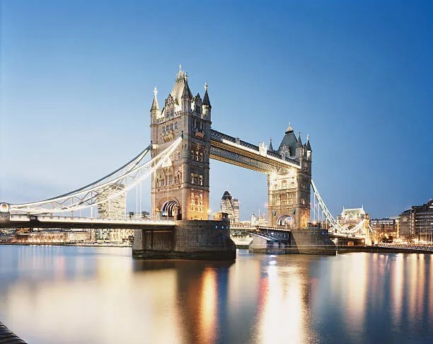 Fotografie Tower Bridge and city of London at dusk, Gary Yeowell