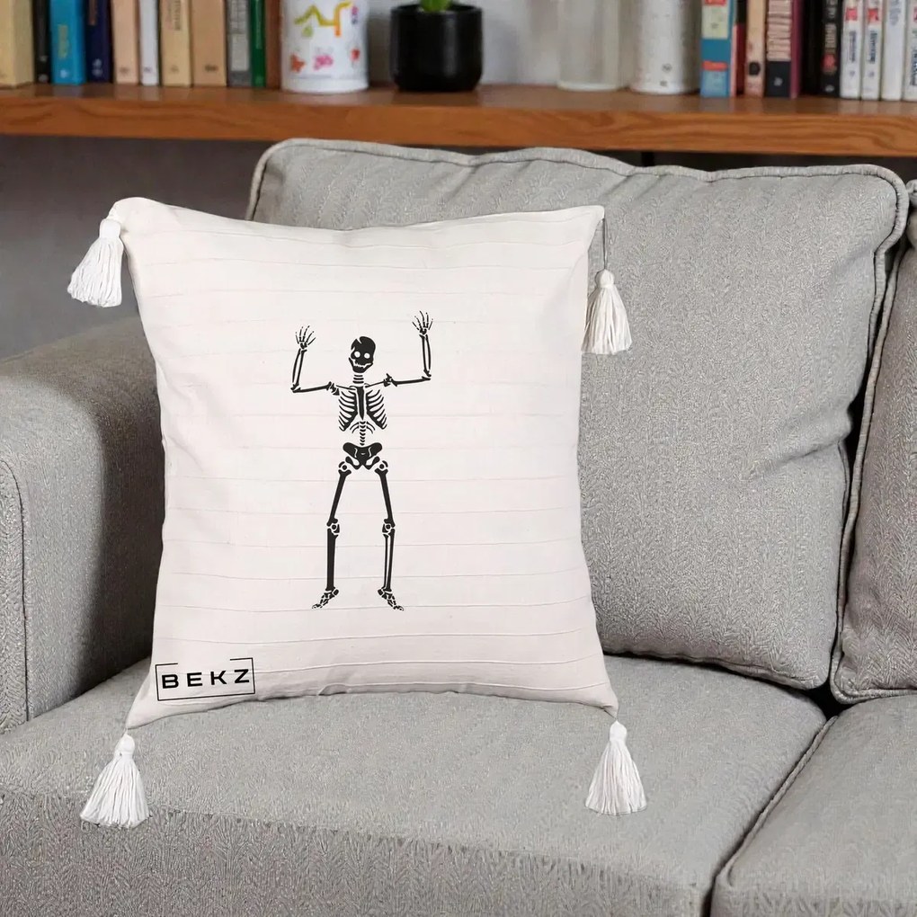 Perna Decorativa Halloween Schelet Dansator, 40x40 cm, Bej cu Franjuri, Husa Detasabila, Perna Inclusa, BEKZ®