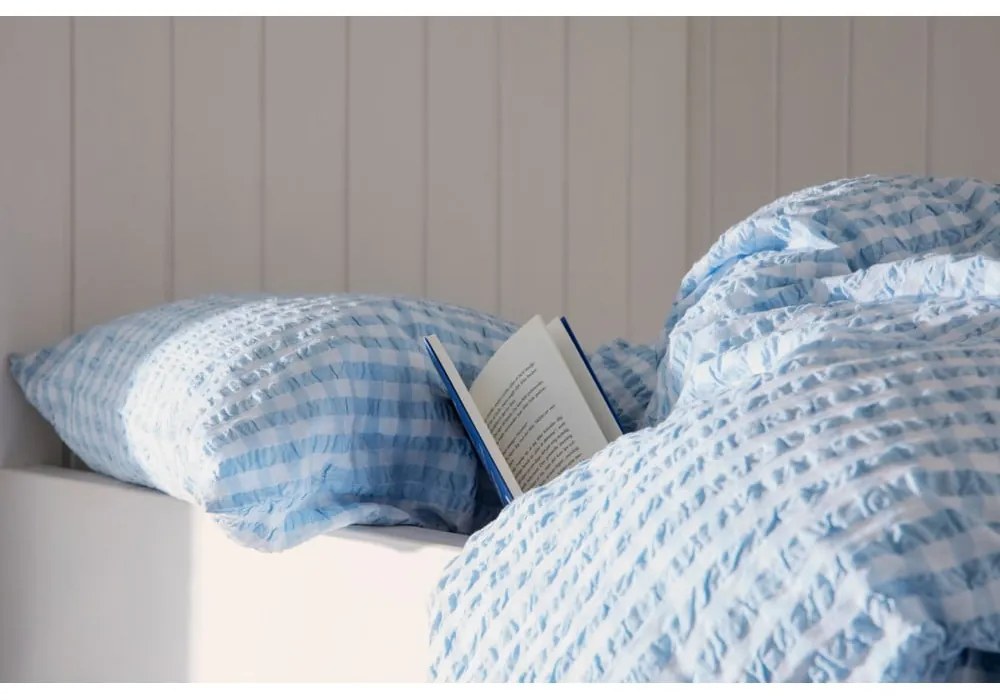 Lenjerie de pat albă/albastru-deschis din țesătură crep pentru pat de o persoană/extinsă 140x220 cm Bæk&amp;Bølge – JUNA