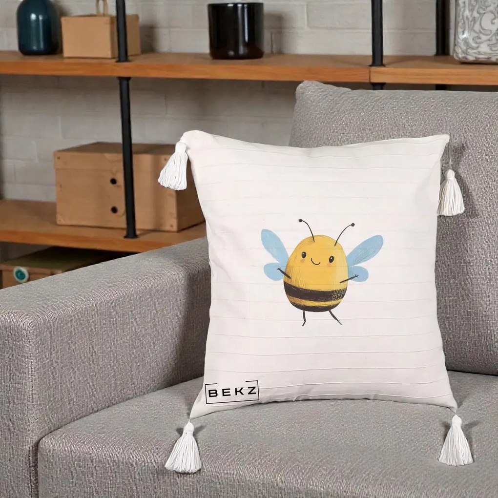 Perna Decorativa Buburuza pe Trifoi cu Patru Foi, 40x40 cm, Bej cu Franjuri, Husa Detasabila, Perna Inclusa, BEKZ®