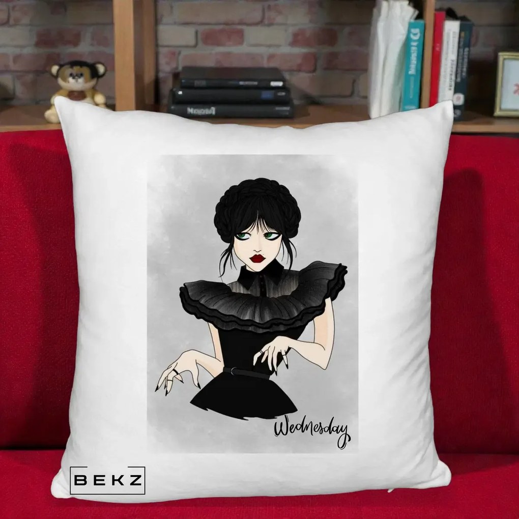 Perna Personalizata Wednesday Addams Portret Gotic, 40x40 cm, Alb Pufos, Husa Detasabila, Perna Inclusa, BEKZ®
