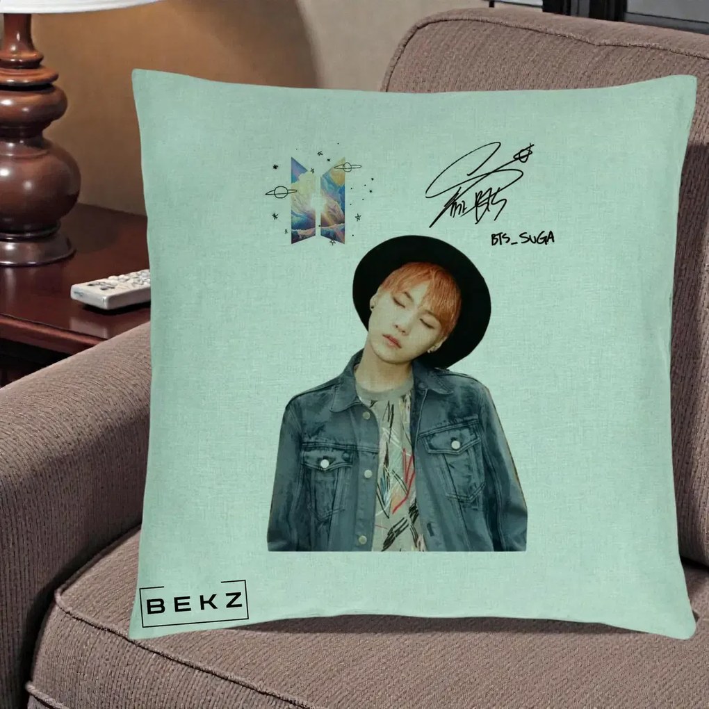 Perna Personalizata K-pop BTS Suga par Portocaliu Palarie Autograf, 40x40 cm, Verde Menta, Husa Detasabila, Perna Inclusa, BEKZ®