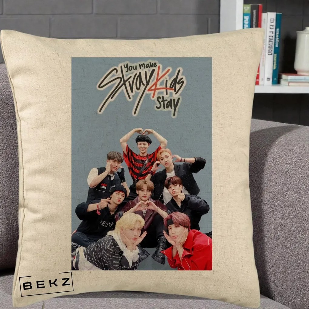 Perna Personalizata K-pop Stray Kids You Make Stray Kids Stay cu Foto Grup, 40x40 cm, Bej, Husa Detasabila, Perna Inclusa, BEKZ®