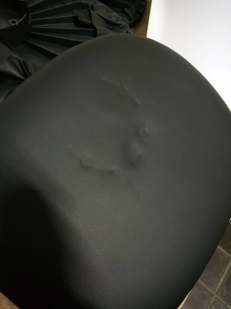 OFERTA Scaun alb-negru BALI MARK cu picioare negre II. calitate