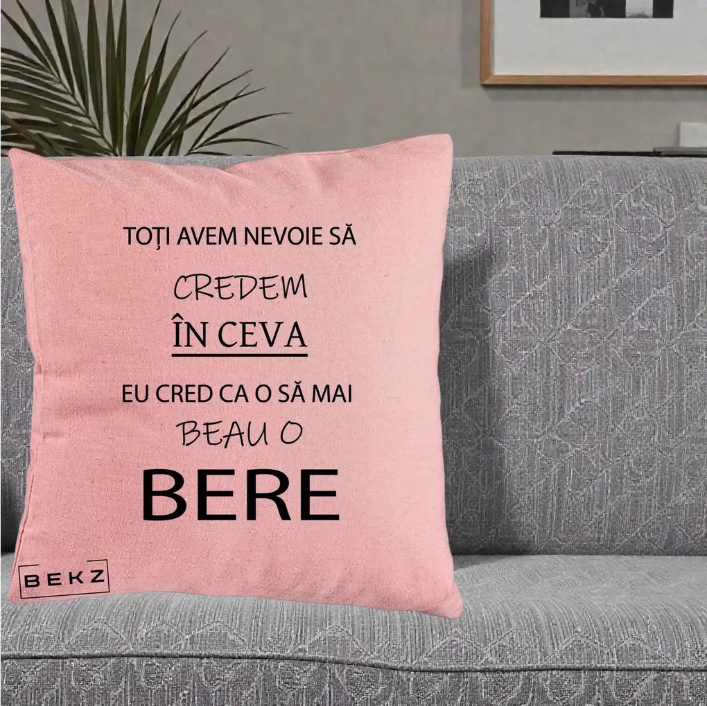 Perna Decorativa Eu Cred ca mai Beau o Bere, 40x40 cm, Roz, Husa Detasabila, Perna Inclusa, BEKZ®