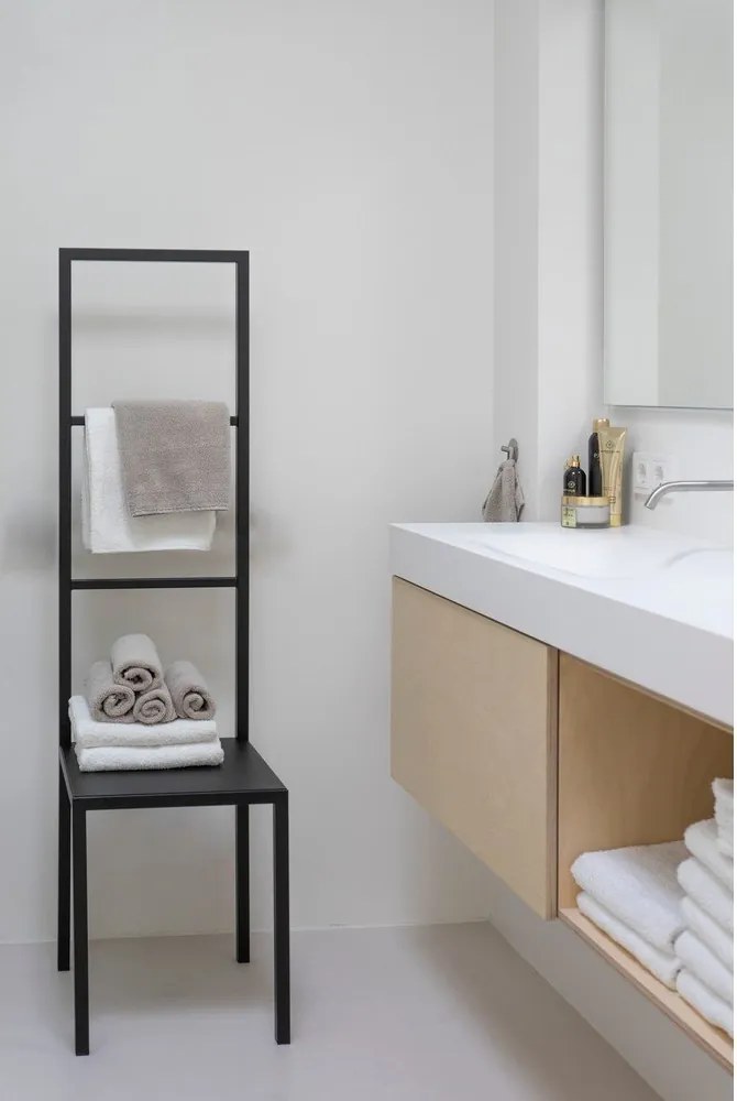 Suport pentru prosoape negru din oțel Dressbuddy – Spinder Design