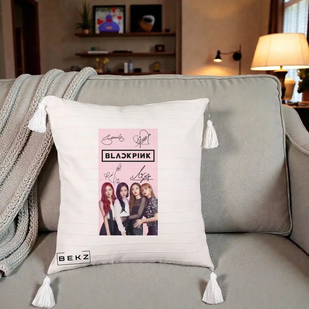 Perna Personalizata K-pop BLACKPINK Semnaturi si Foto, 40x40 cm, Bej cu Franjuri, Husa Detasabila, Perna Inclusa, BEKZ®