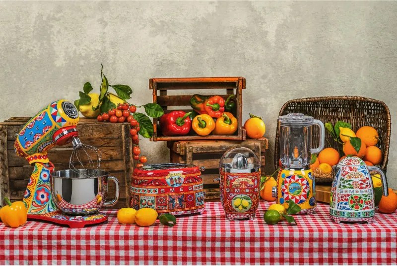 Cana electrica SMEG Dolce & Gabbana KLF03DGEU, 2400 W, 1,7 l, Baza rotativa la 360°, Finisaj lucios, Multicolor