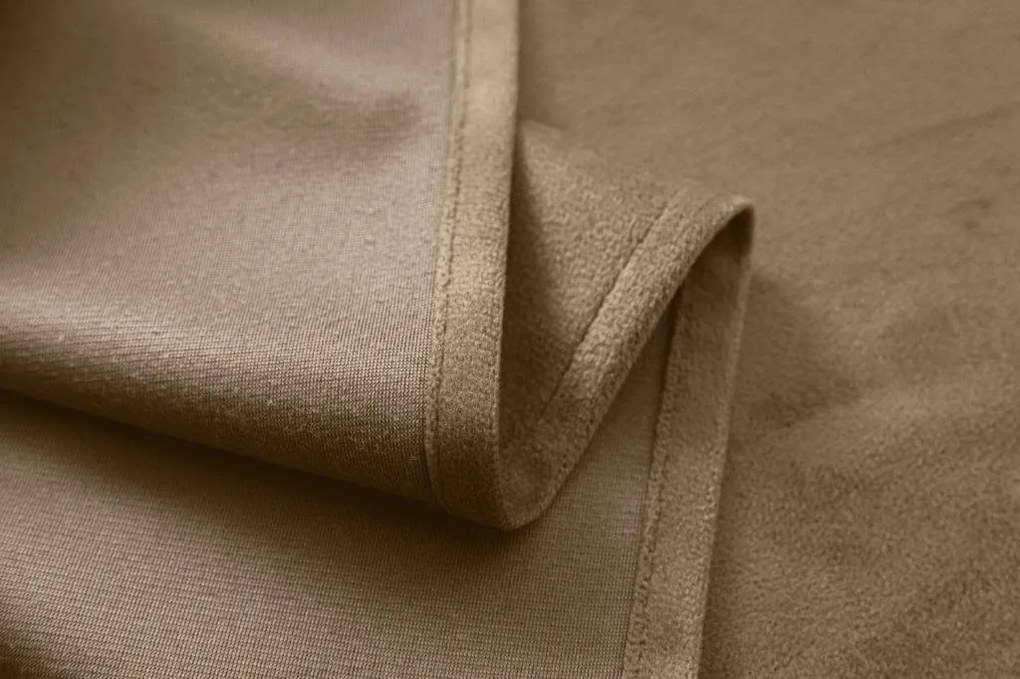 Draperie opaca maro deschis VELVET 135x250 cm Agățat: Rejansa