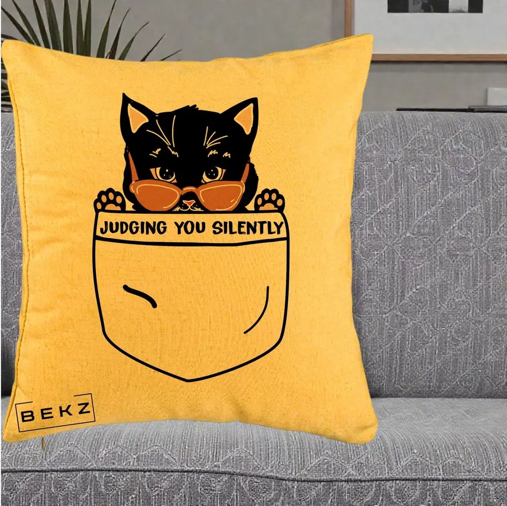 Perna Decorativa Judging You Silently Pisica Buzunar, 40x40 cm, Galben, Husa Detasabila, Perna Inclusa, BEKZ®