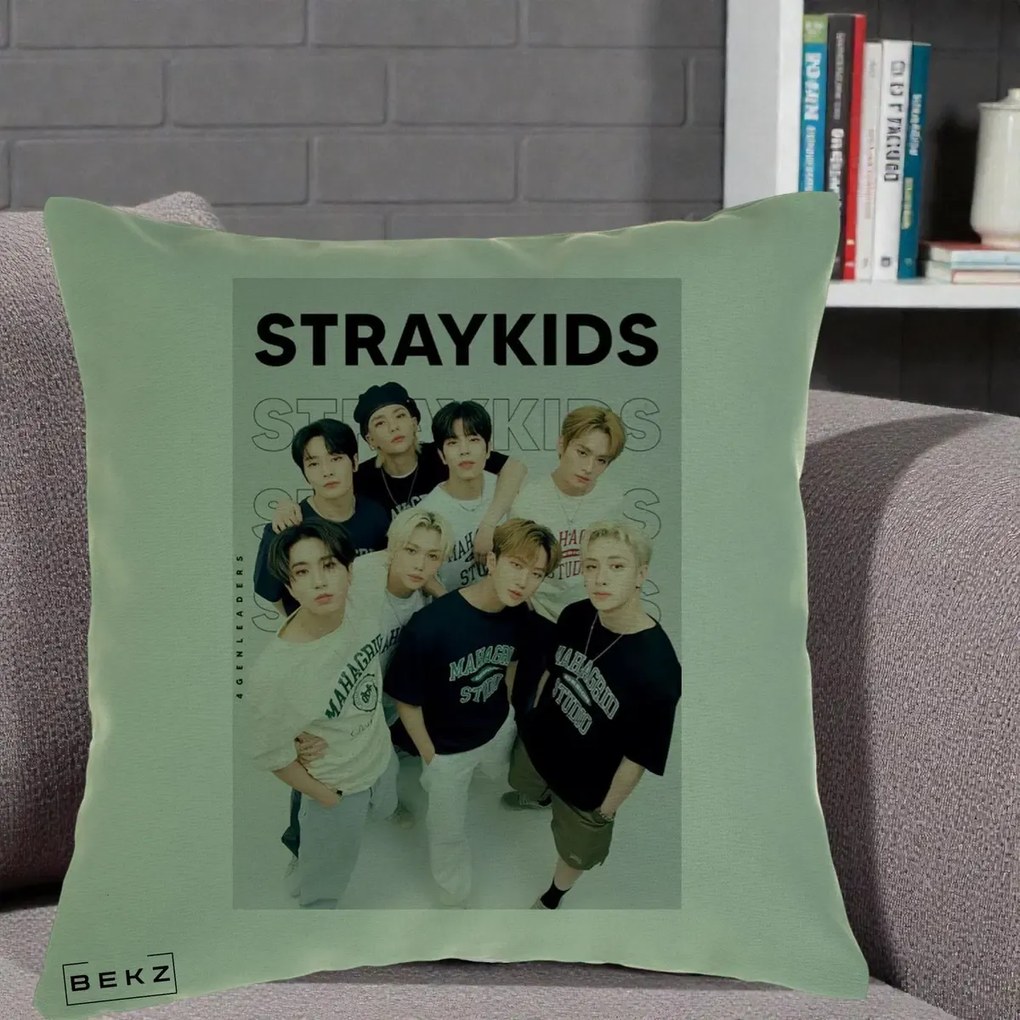 Perna Personalizata K-pop Stray Kids STRAYKIDS Alb-Negru cu Foto Grup, 40x40 cm, Verde, Husa Detasabila, Perna Inclusa, BEKZ®