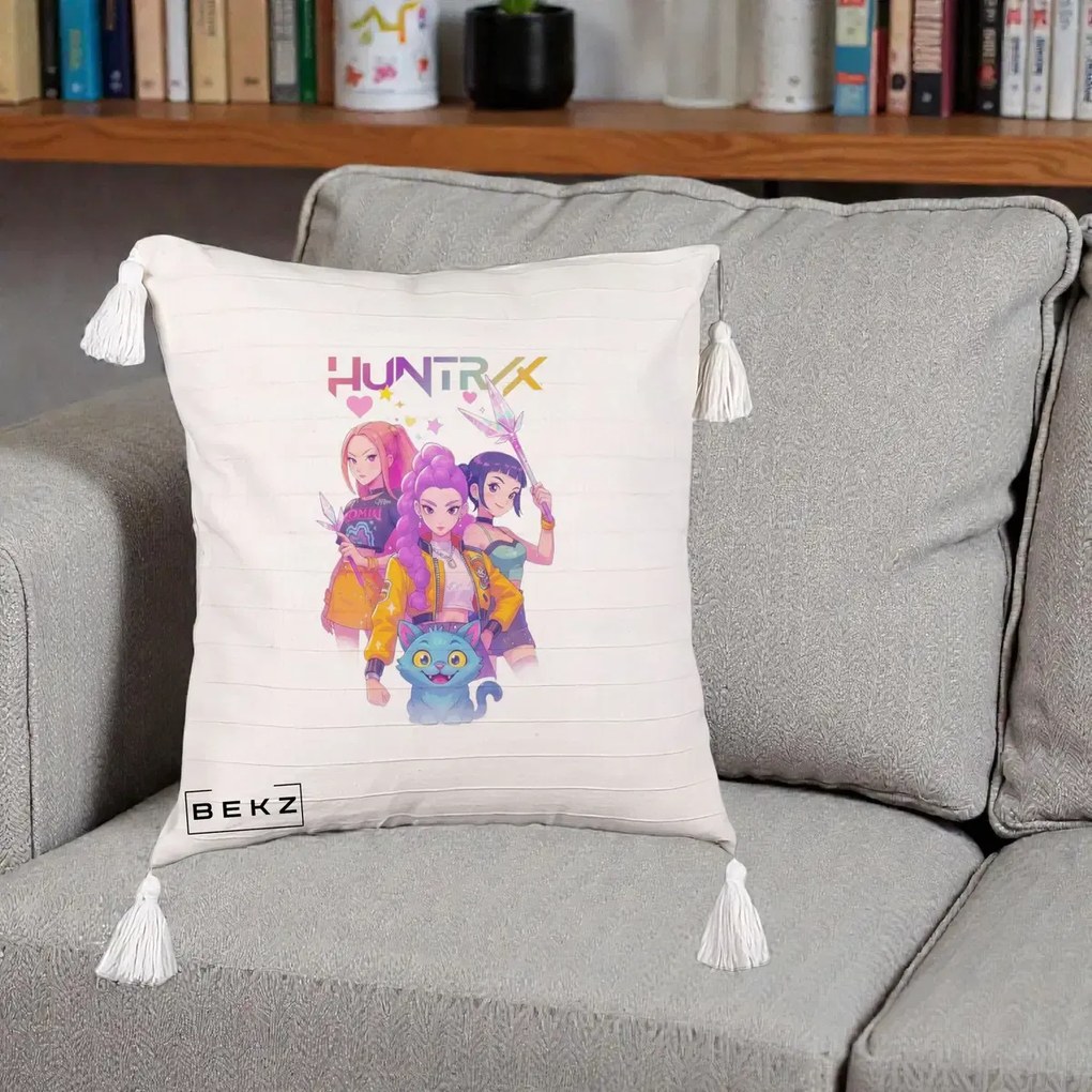 Perna Personalizata K-pop HUNTRX Trio Foto cu Pisica, 40x40 cm, Bej cu Franjuri, Husa Detasabila, Perna Inclusa, BEKZ®