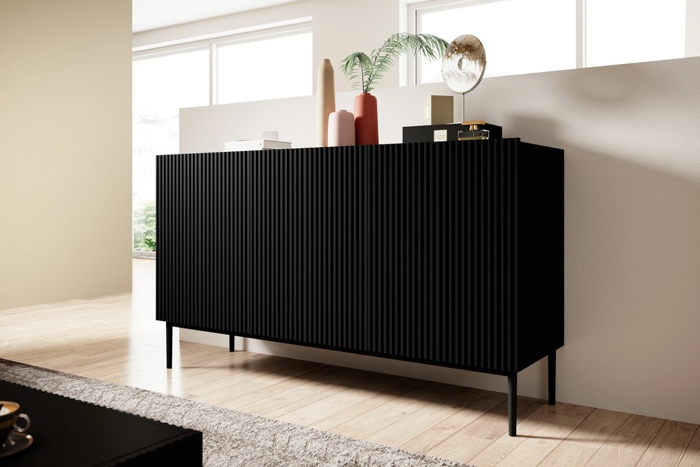 Comoda Nicole 150 cm - negru mat / picioare negre