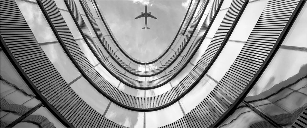 Tablou - Avionul deasupra clădirii (120x50 cm)