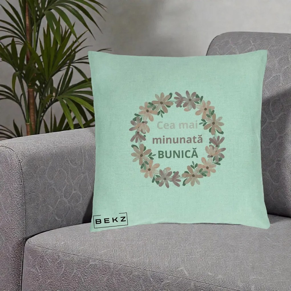Cadou pentru Bunica - Perna Personalizata Cea Mai Minunata Bunica Coronita Flori Roz, 40x40 cm, Verde Menta, Husa Detasabila, Perna Inclusa, BEKZ®