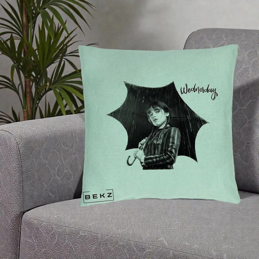 Perna Personalizata Wednesday Addams cu Umbrela Foto, 40x40 cm, Verde Menta, Husa Detasabila, Perna Inclusa, BEKZ®
