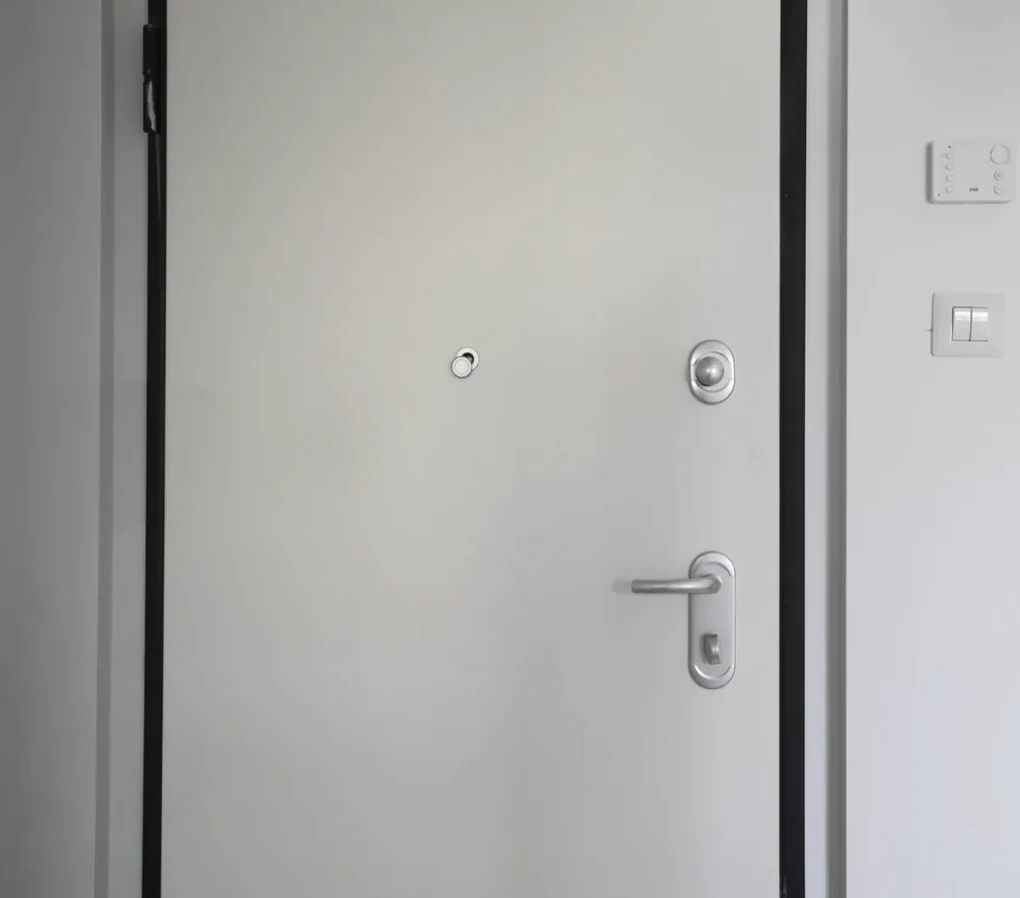 Usa metalica de intrare in apartament antiefractie - Dierre SPARTA 8 + Contratoc ST, Usa Alb + Toc Alb, 1.5 mm