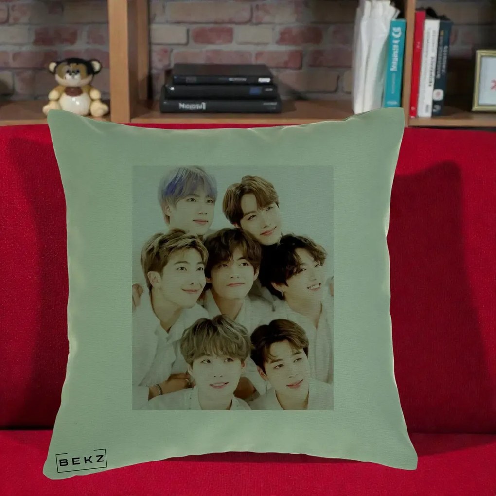 Perna Personalizata K-pop BTS Foto Grup Fete Albe, 40x40 cm, Verde, Husa Detasabila, Perna Inclusa, BEKZ®