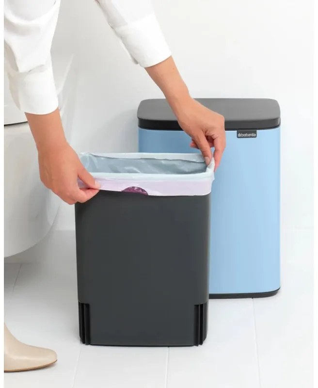 Cos de gunoi Brabantia Bo Small 1006637, 12 L, Deschidere silentioasa si lina, Baza antiderapanta, Albastru deschis