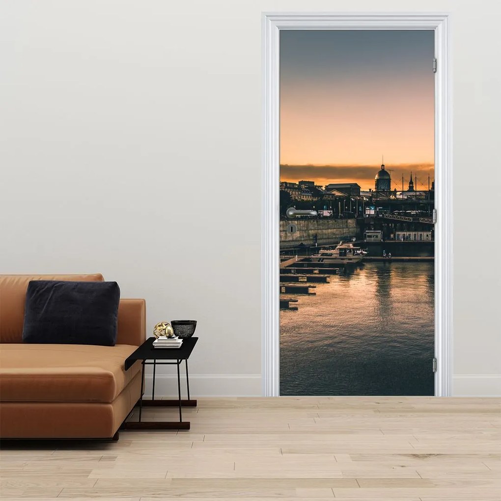 Fototapet pentru ușă - Orășel cu port (95x205cm)