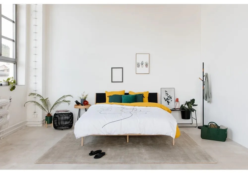 Pat matrimonial negru/în culoare naturală din lemn masiv de stejar 160x200 cm Fawn – Gazzda