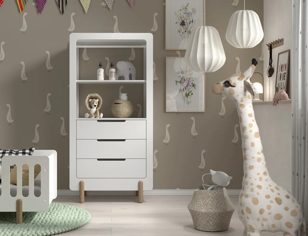 Set mobilier pentru copii mici SMILE, alb, pat 70 x 140 cm cu balustradă de protecție și dulap cu baretă pentru haine și 3 sertare – Vipack