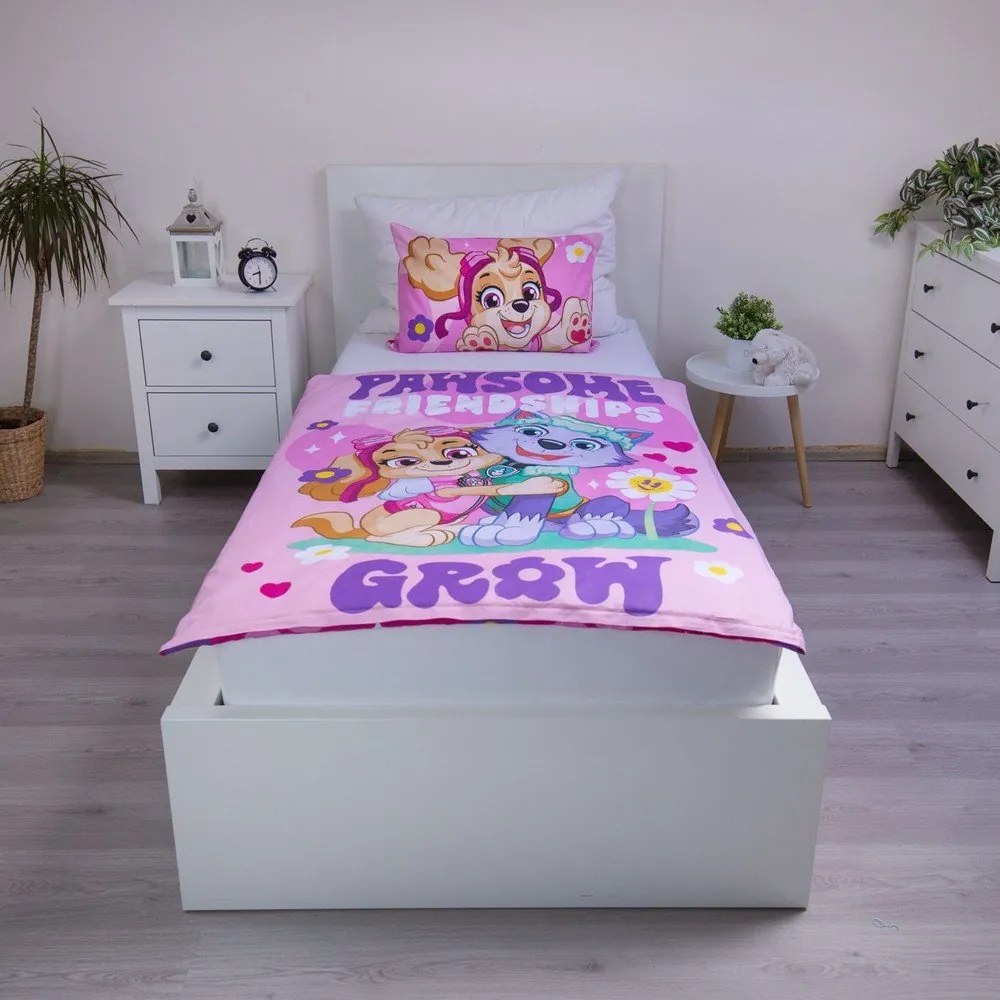 Lenjerie de pat pentru copii roz din bumbac pentru pătuț 100x135 cm Paw Patrol "Pawsome friendships grow" – Jerry Fabrics