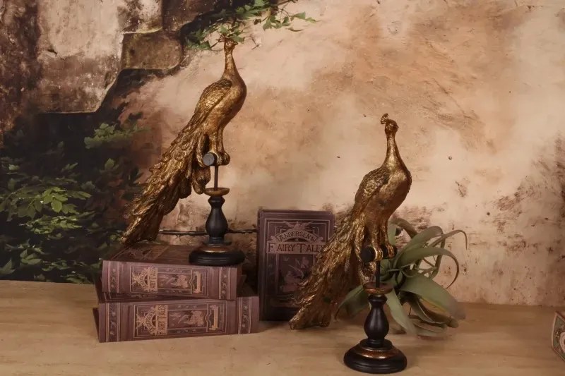Statuetă decorativă din polirășină, auriu, păun pe soclu negru, finisaj antichizat, 41 x 26 x 11 cm, „Paon”