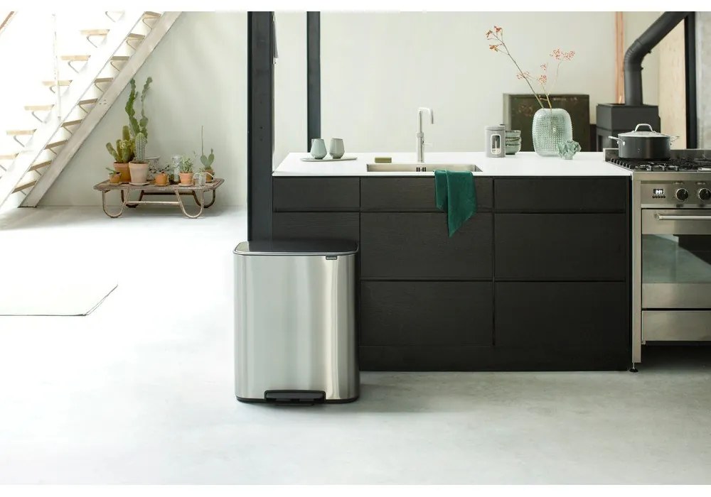 Coș de gunoi argintiu mat cu pedală din oțel 60 l Bo – Brabantia