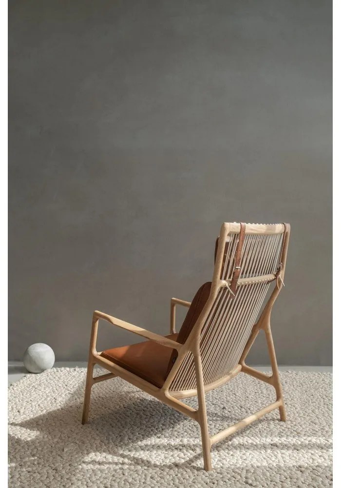 Fotoliu cu structură din lemn masiv de stejar şi șezut din piele bivol Gazzda Dedo, maro cognac