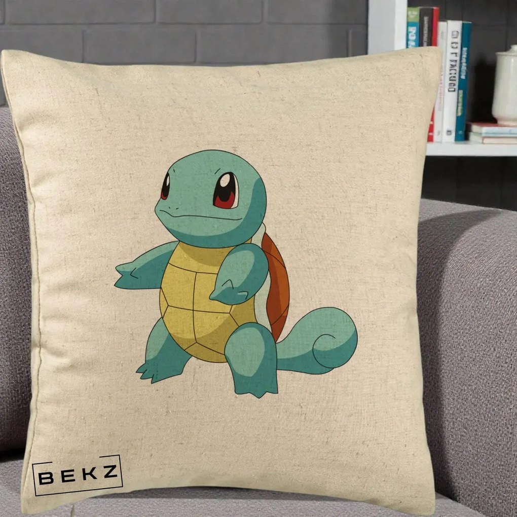 Perna Personalizata Squirtle Pokemon, 40x40 cm, Bej, Husa Detasabila, Perna Inclusa, BEKZ®