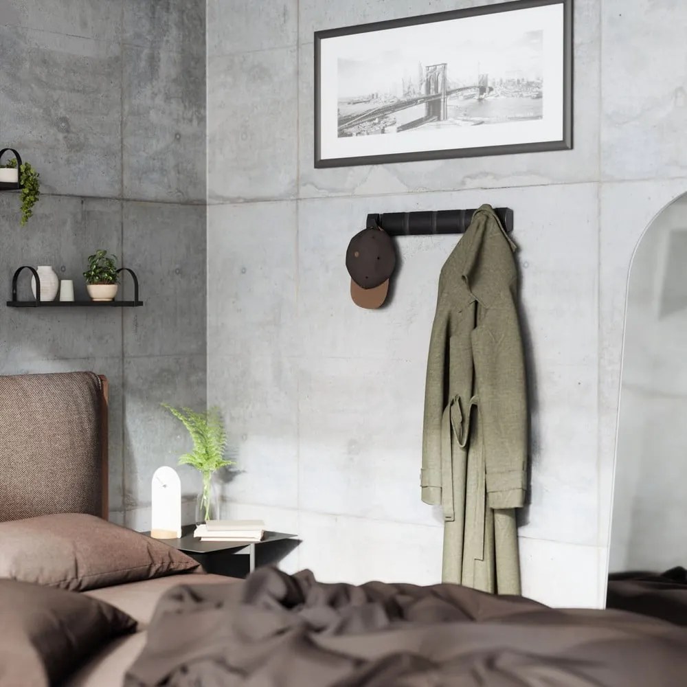 Cuier de perete negru din lemn masiv de plop Flip – Umbra