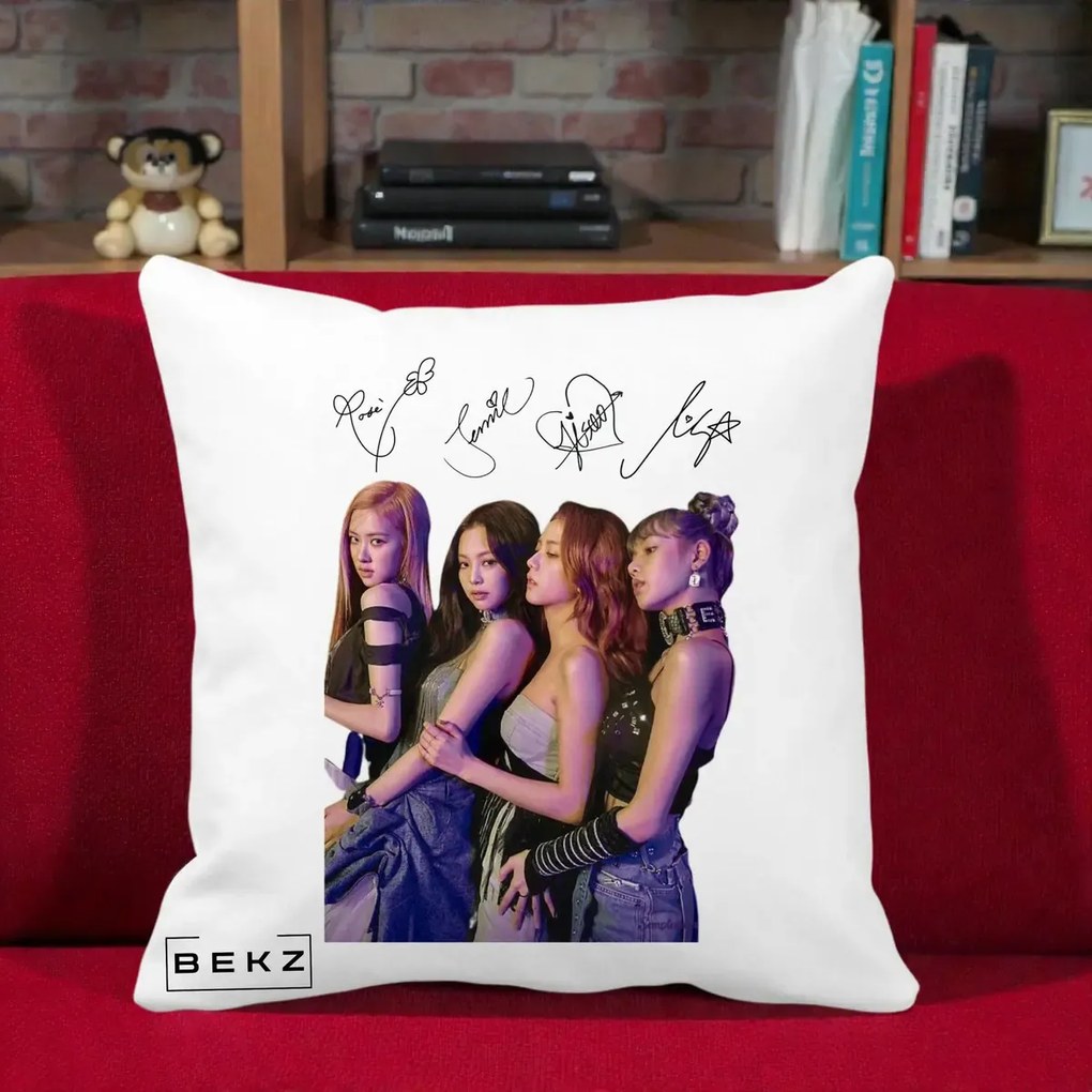 Perna Personalizata K-pop BLACKPINK Fotografie Grup Autografe Deasupra, 40x40 cm, Alba Mata, Husa Detasabila, Perna Inclusa, BEKZ®