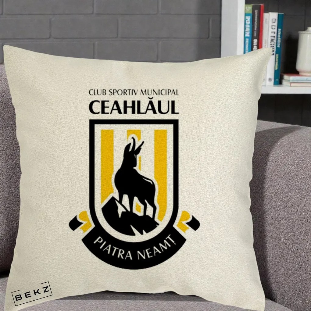 Perna Personalizata CSM Ceahlaul Piatra Neamt Fotbal, 40x40 cm, Ecru, Husa Detasabila, Perna Inclusa, BEKZ®