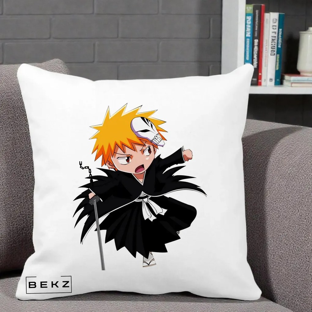 Perna Personalizata Bleach Ichigo Chibi cu Masca, 40x40 cm, Alba Mata, Husa Detasabila, Perna Inclusa, BEKZ®