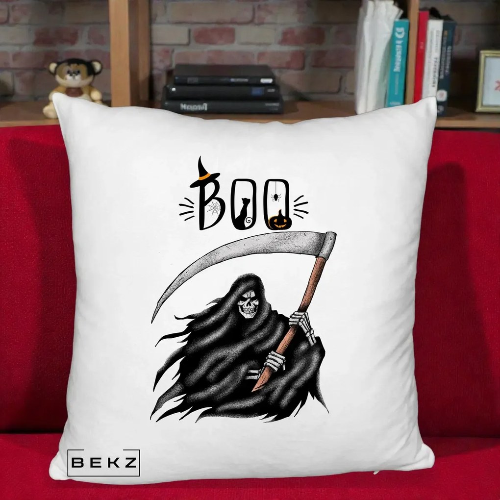 Perna Decorativa Halloween Boo Grim Reaper cu Coasa, 40x40 cm, Alb Pufos, Husa Detasabila, Perna Inclusa, BEKZ®