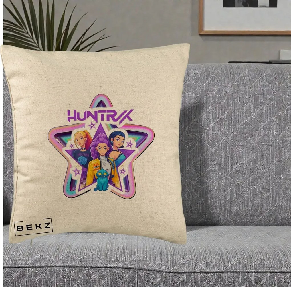 Perna Personalizata K-pop HUNTRX Trio Stea cu Pisica, 40x40 cm, Bej, Husa Detasabila, Perna Inclusa, BEKZ®