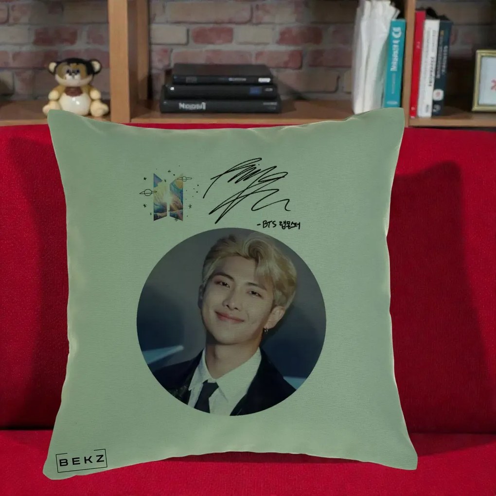 Perna Personalizata K-pop BTS RM Namjoon Portret Cerc cu Autograf, 40x40 cm, Verde, Husa Detasabila, Perna Inclusa, BEKZ®