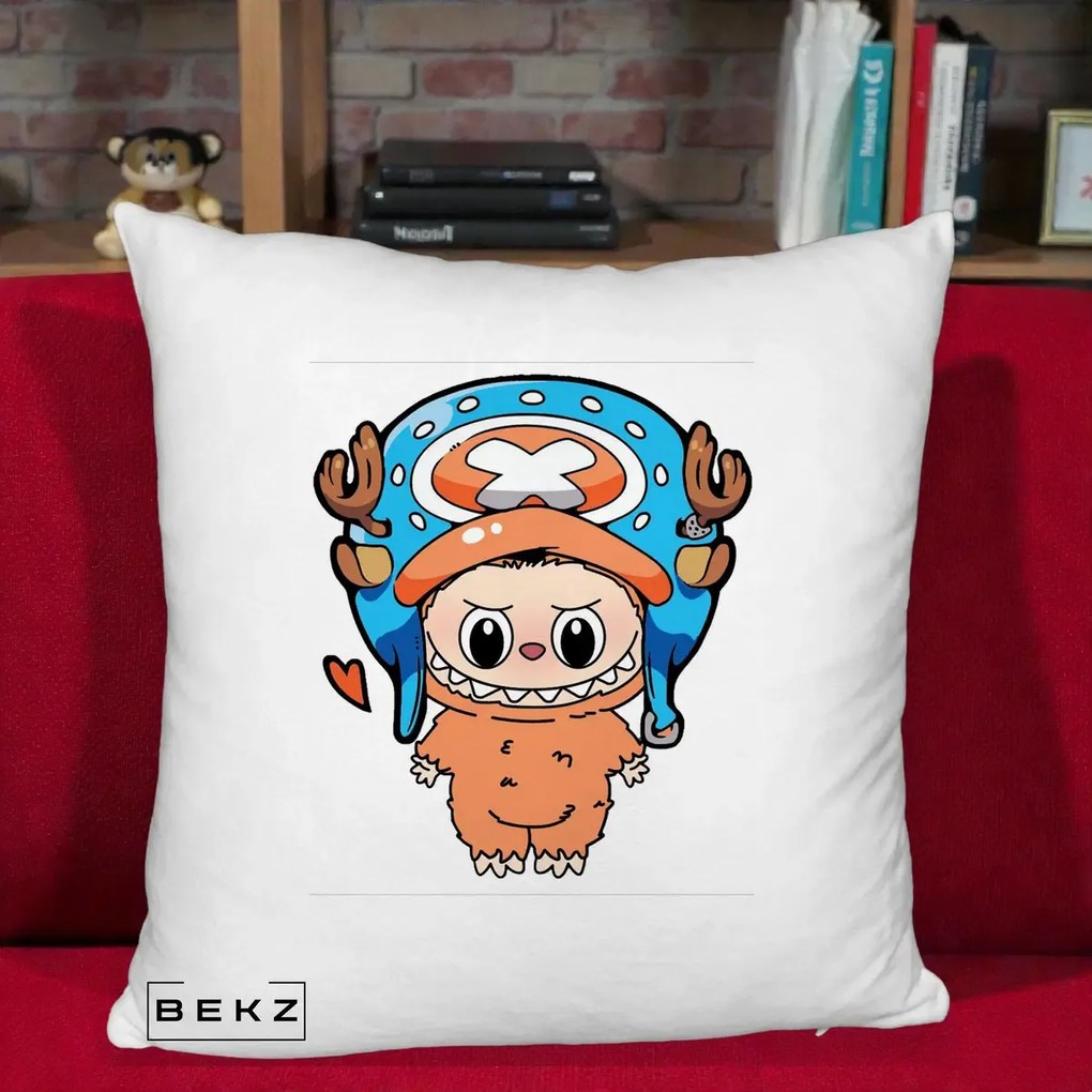 Perna Personalizata Labubu x Tony Tony Chopper, 40x40 cm, Alb Pufos, Husa Detasabila, Perna Inclusa, BEKZ®
