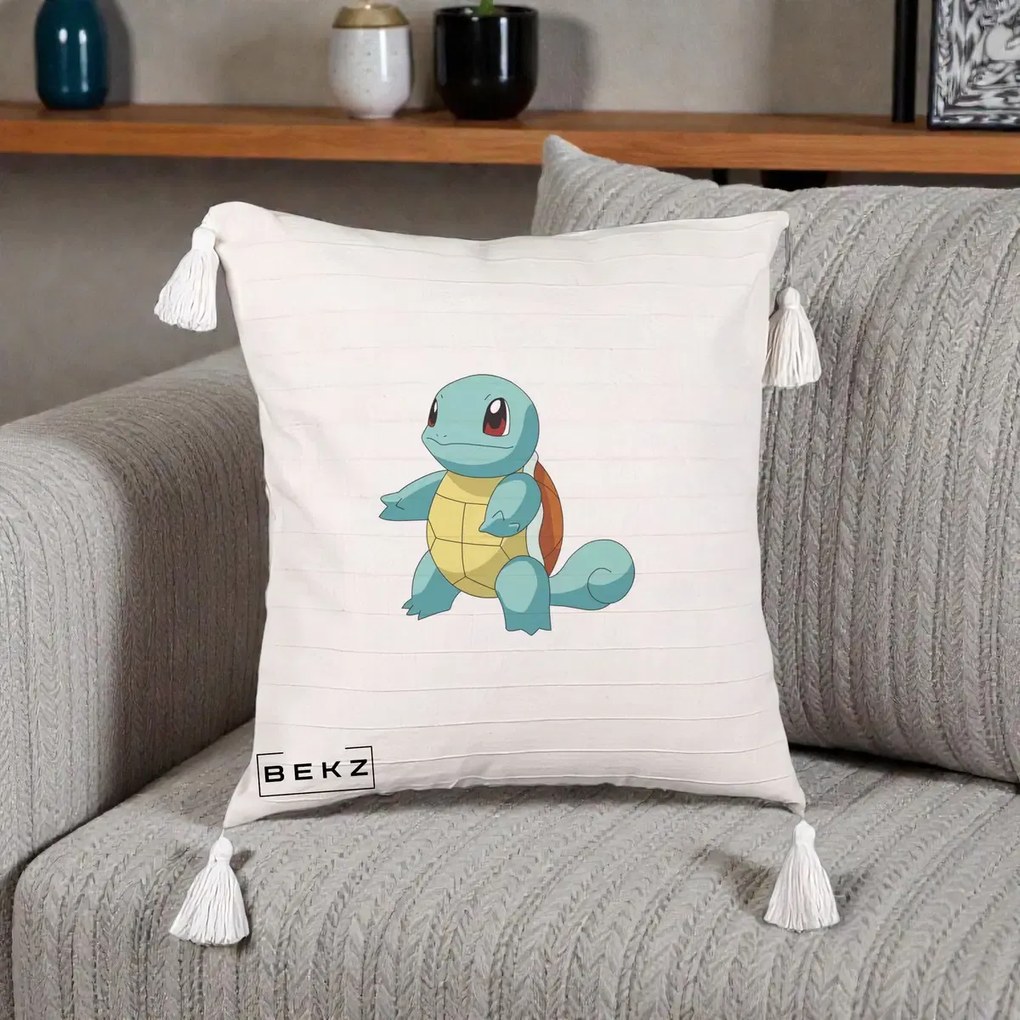 Perna Personalizata Squirtle Pokemon, 40x40 cm, Bej cu Franjuri, Husa Detasabila, Perna Inclusa, BEKZ®