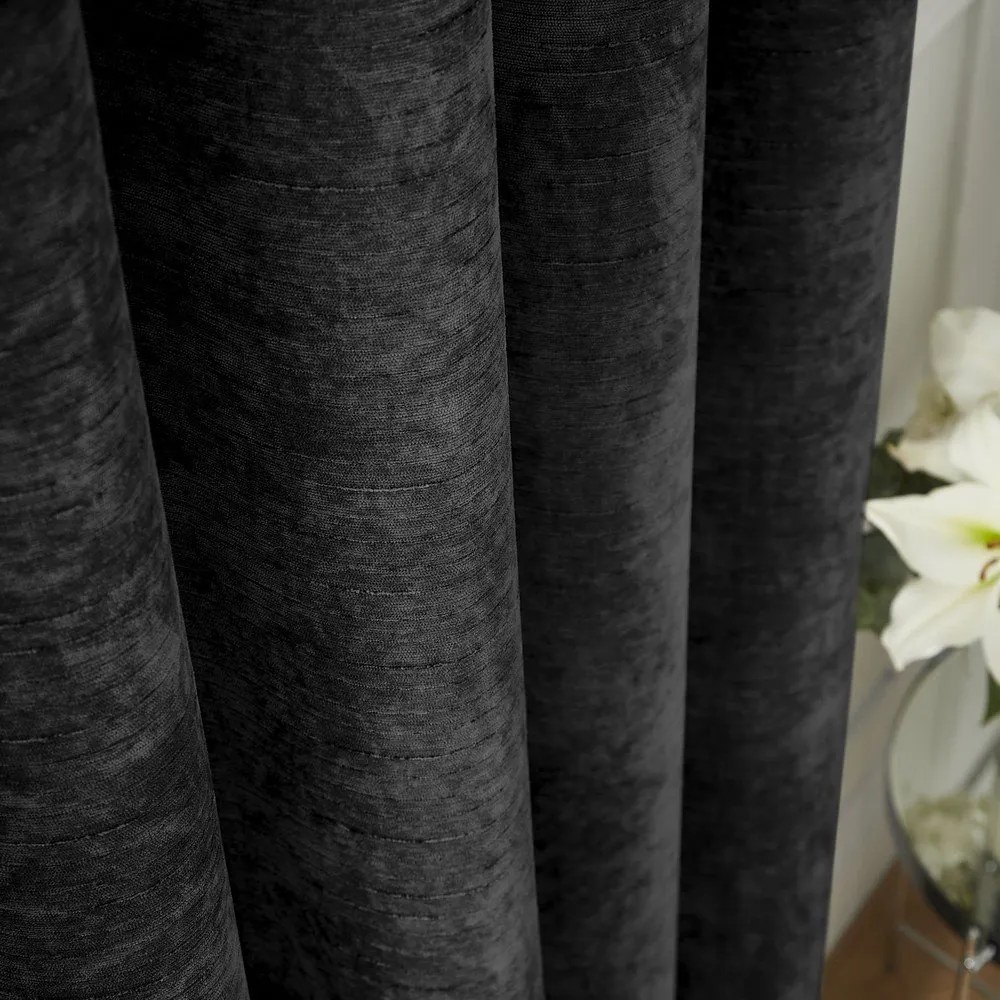 Draperii negre termoizolante 2 buc. din janilie 229x229 cm Selene Luxury Chenille – Hyperion